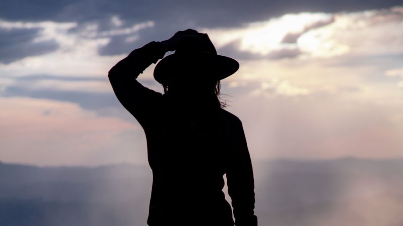 silhouette, hat, mountains, dark, 4k