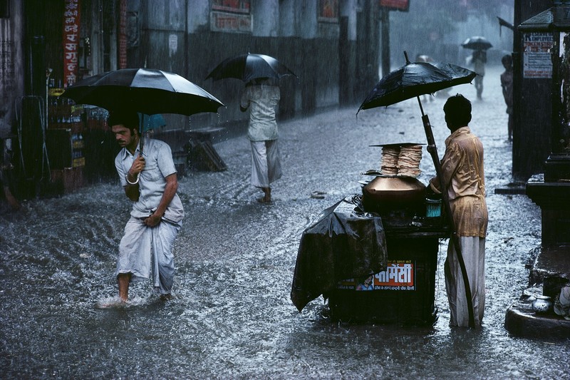 India, National Geographic, rain, flood, street, umbrella, food