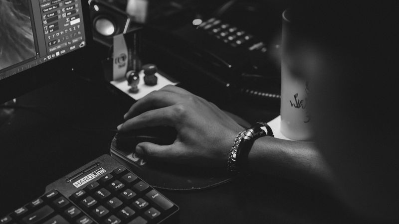 hand, keyboard, bw, monitor, computer, 4k