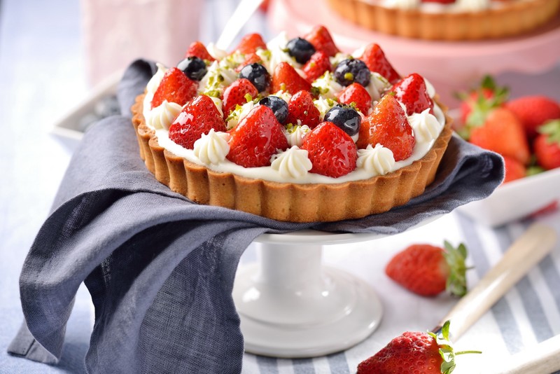 food, strawberries, blueberries, pies, Cream, dessert
