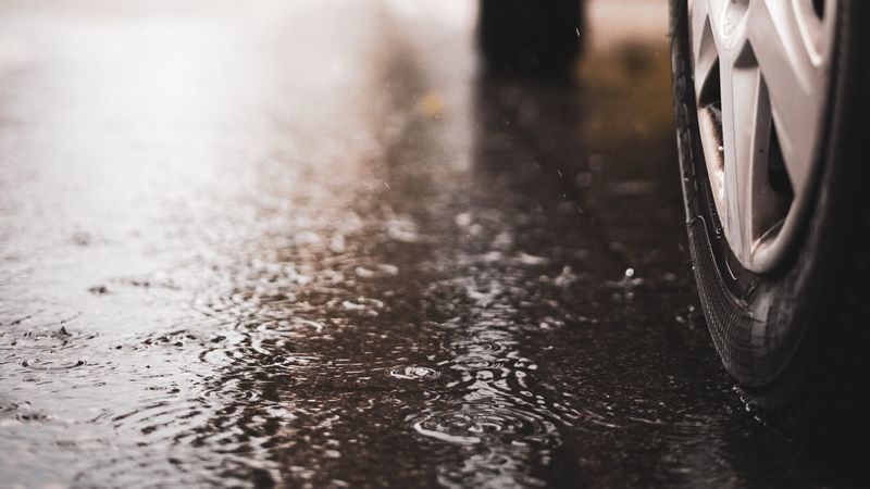 car, wheel, puddle, rain, drops, 4k