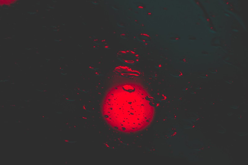 abstract, minimalism, simple background, circle, water drops, reflection, lights, bokeh, red, dark background