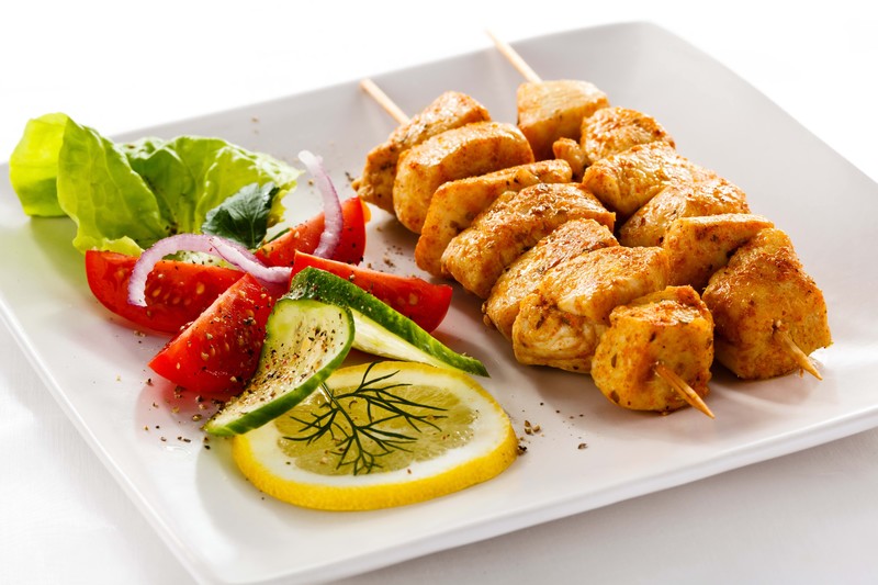 lemons, fried chicken, kebabs, platter, food