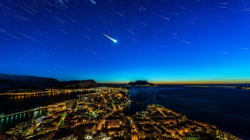 architecture, building, cityscape, Norway, evening, long exposure, city lights, shooting stars, mountains, water, Ålesund, bridge