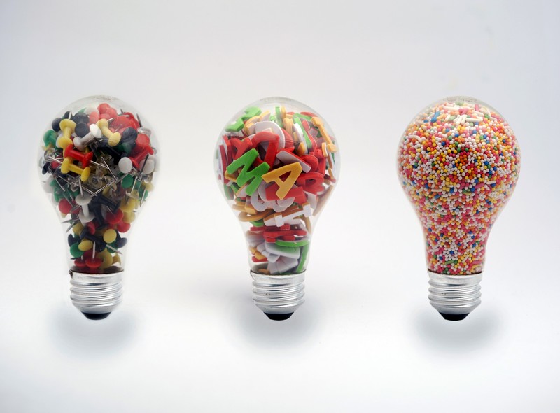 500px, light bulb, simple background, colorful