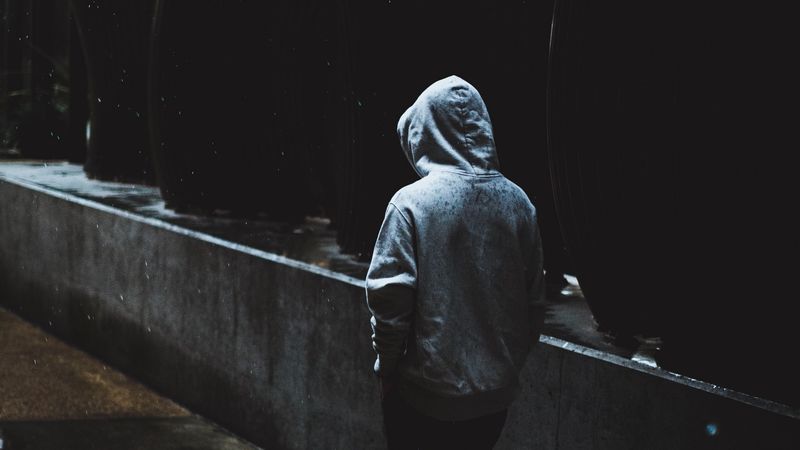 silhouette, hood, dark, pavement, architecture, columns, 4k