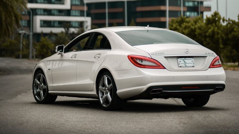 mercedes-benz cls350 amg, mercedes, machine, white, buildings, city, 4k