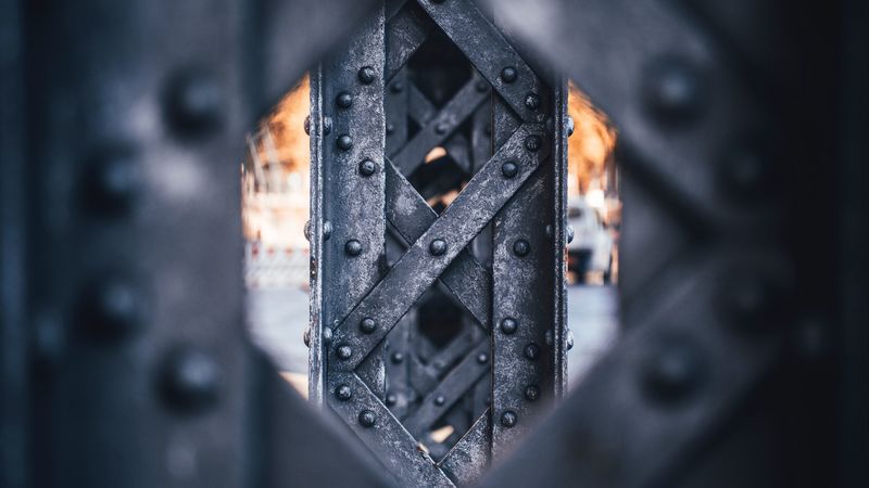 construction, metal, supports, focus, perspective, 4k
