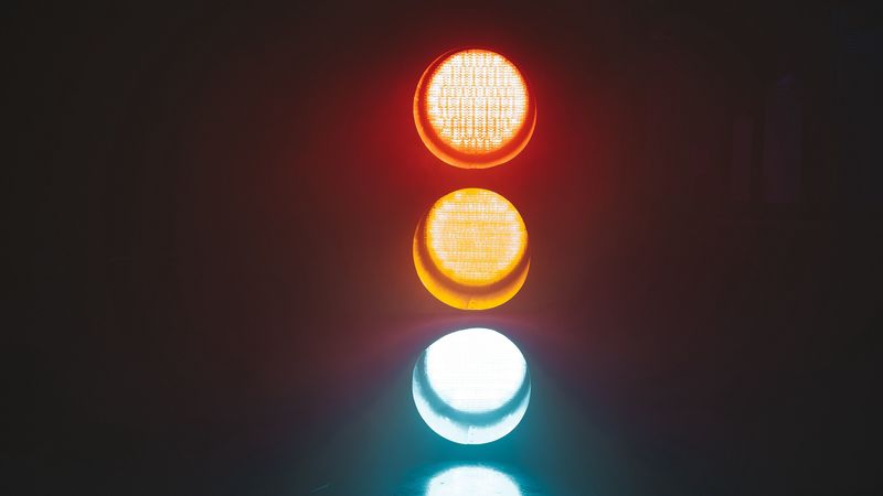 traffic light, lighting, lamps, night, dark, reflection, 4k