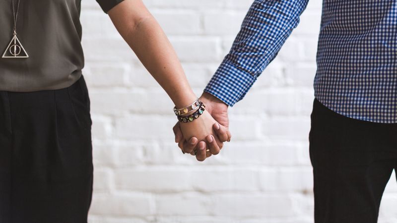 pair, hands, touch, tenderness, bracelets, 4k