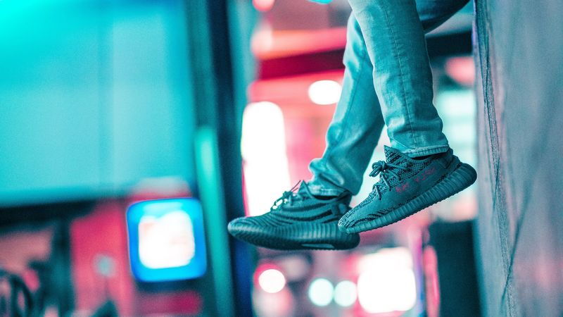 legs, wall, sneakers, neon, lights, blur, 4k