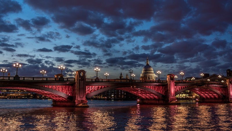 London, dusk, bridge