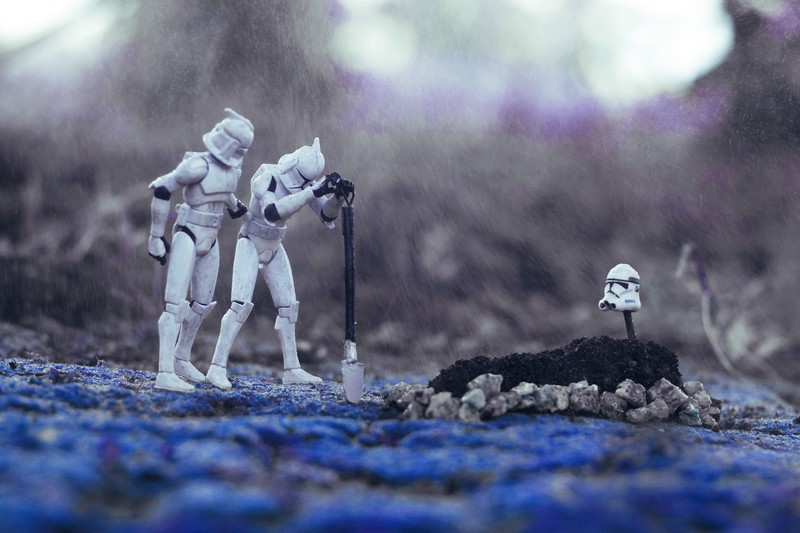 Star Wars, toys, 500px, clone trooper, Zahir Batin, rain, helmet, grave