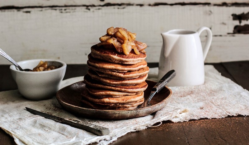pancakes, plates, tea, apples, cinnamon