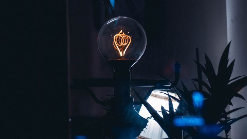 lamp, light bulb, dark, incandescent lamp, old, vintage, 4k