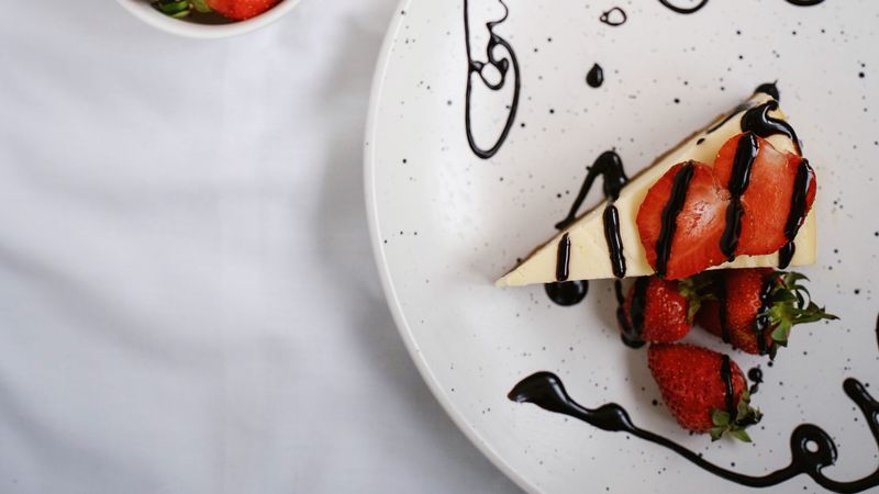cake, strawberries, dessert, flowers, 4k