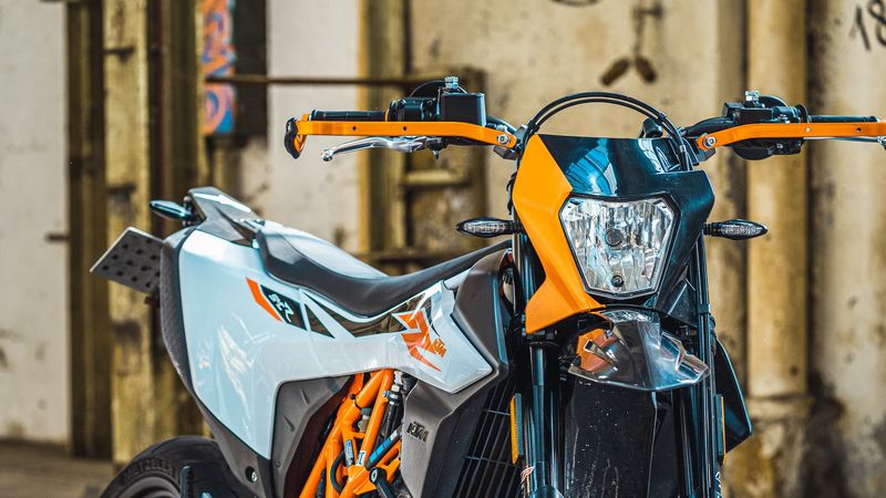 ktm 690 smc, ktm, motorcycle, motorcyclist, helmet, 4k