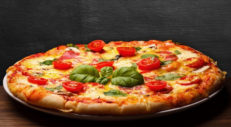 food, cheese, tomatoes, pizza