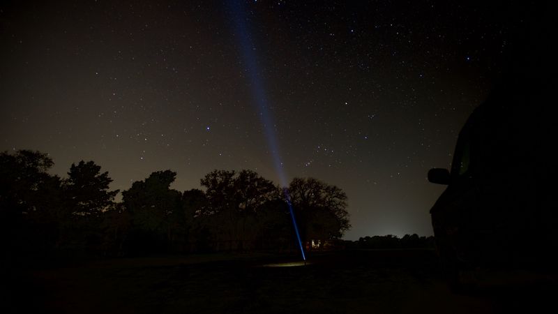 night, starry sky, ray, darkness, flashlight, light, 4k