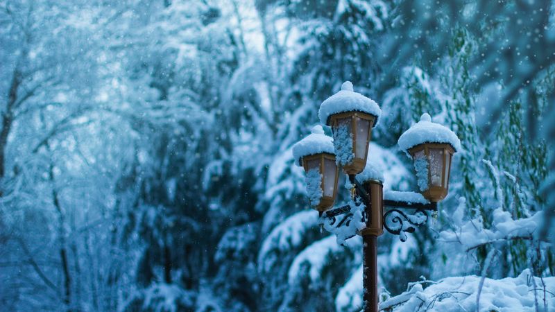 lantern, pillar, snow, winter, 4k