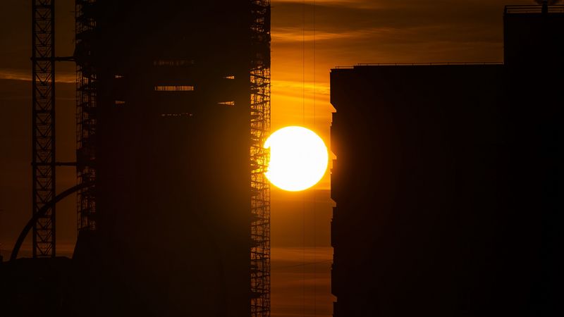 sun, buildings, outlines, sunset, dark, building, crane, 4k