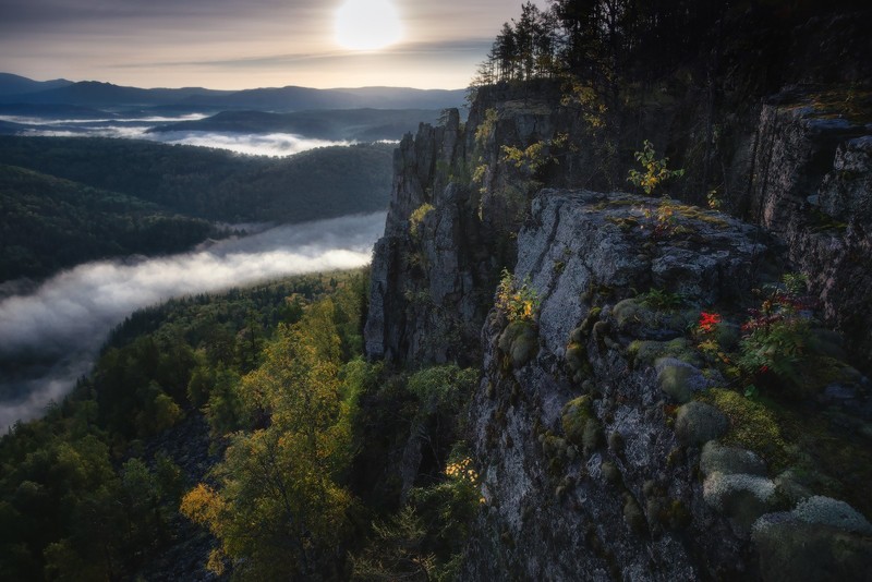 Vladimir Lyapin, landscape, mountains, rocks, ridge, cliff, mist, Sun, horizon, plants, nature