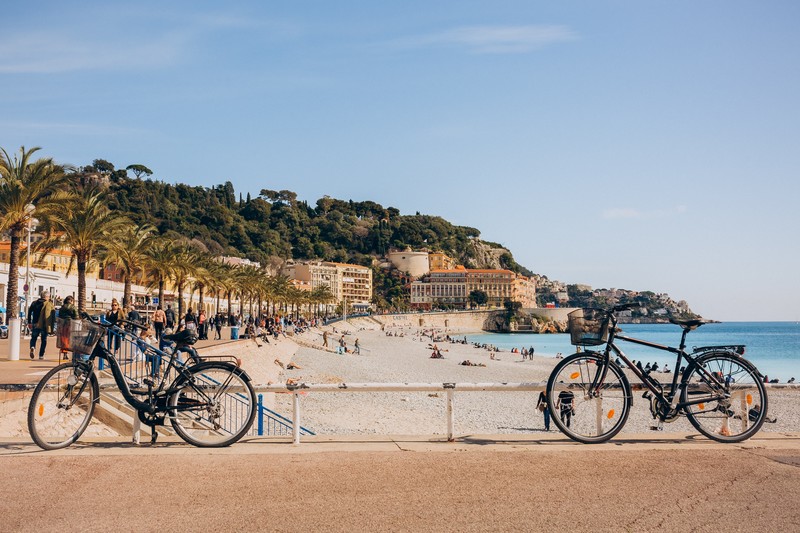 France, city, seashore, Nice (city), bicycle, Palm Shores, palm trees, people, water, sky, castle, hills