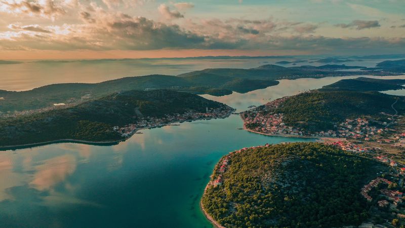 bay, islands, relief, hilly, city, houses, 4k