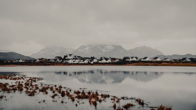 mountains, lake, houses, fog, coast, land, upland, 4k