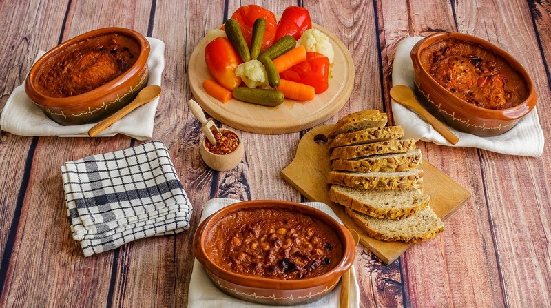 food, Cucumber, bread, meat, vegetables, Paprika, pickles, cauliflower, carrots, red pepper, cutting board, napkin, wooden surface