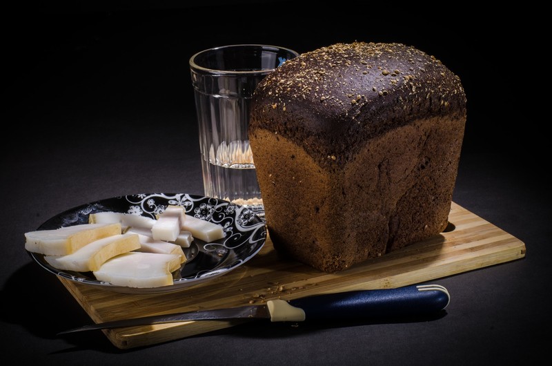 Viacheslav Krasnoperov, food, glass, knife, cutting board, plates, bread, bacon, water