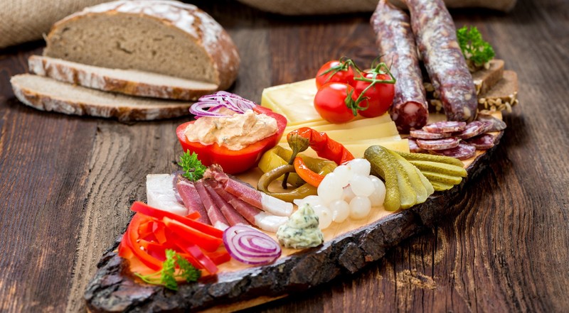 food, sausage, vegetables, tomatoes, cheese, Onions, bread, cutting board