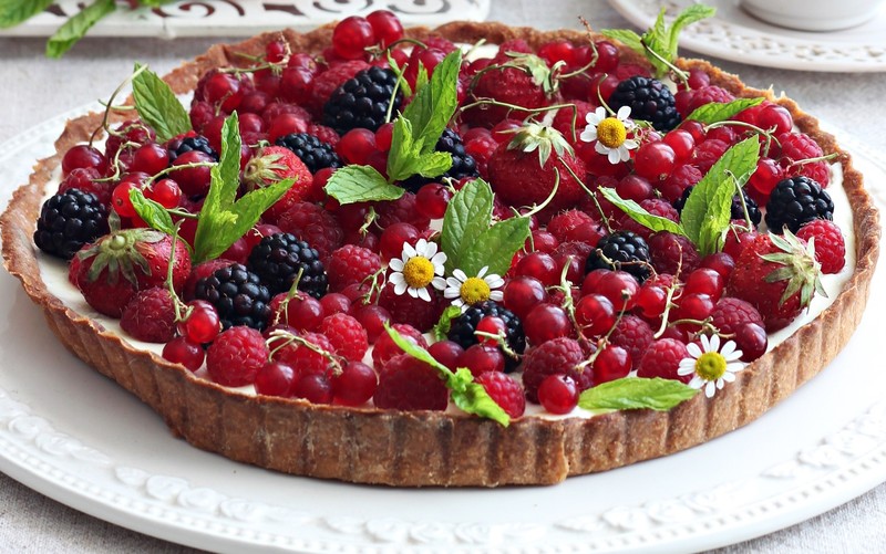 food, cake, fruit, berries, leaves
