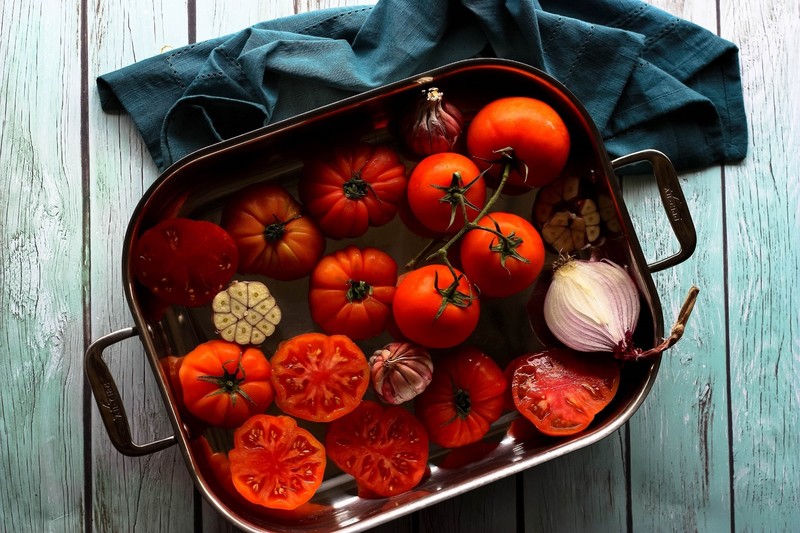 red, food, vegetables, tomatoes, Garlic, red onion, Pan (Cooking), napkin, wooden surface