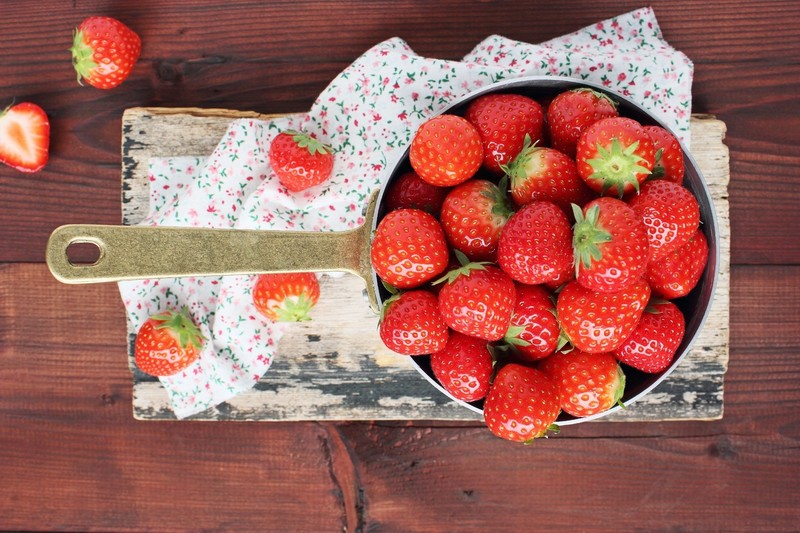 fruit, food, berries, red, strawberries, cutting board, top view