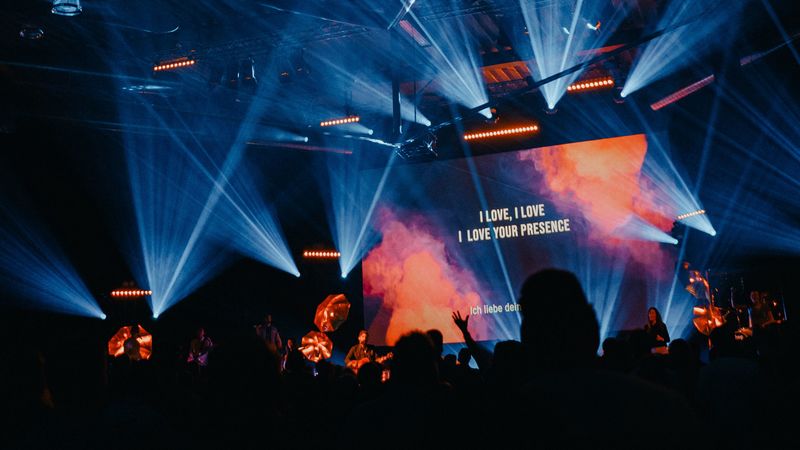 concert, performance, light organ, crowd, 4k