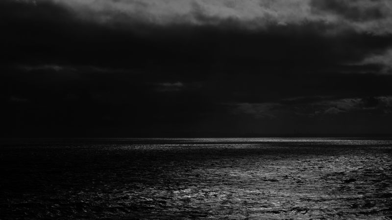 sea, horizon, bw, overcast, clouds, ripples, 4k