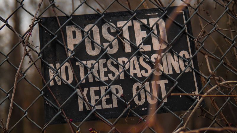 plate, mesh, fence, sign, 4k