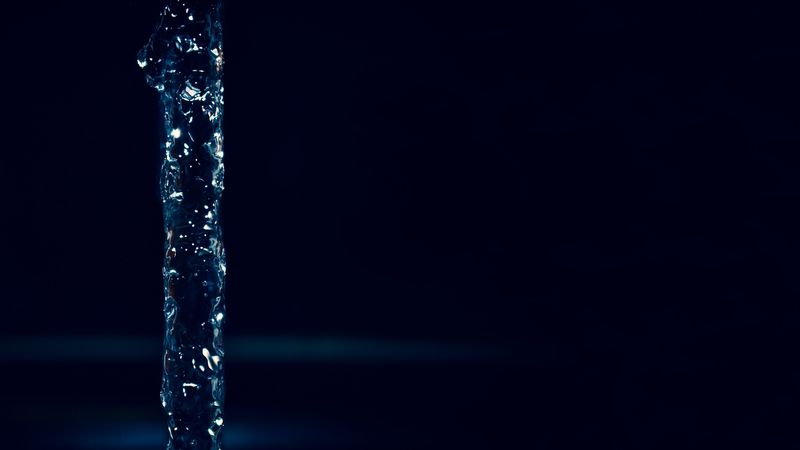 water, jet, bubbles, dark, liquid, 4k