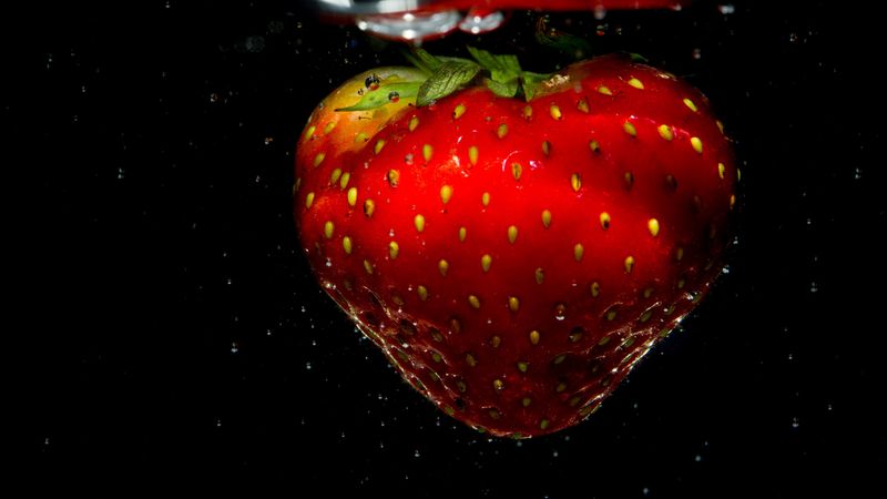 strawberry, berry, closeup, water, 4k