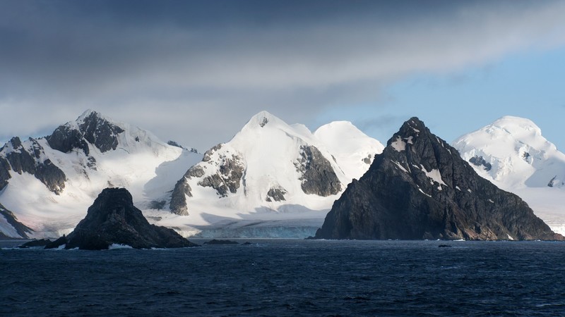 landscape, nature, mountains, snow, water, clouds, sky, water ripples, rocks, snowy mountain, Antarctica