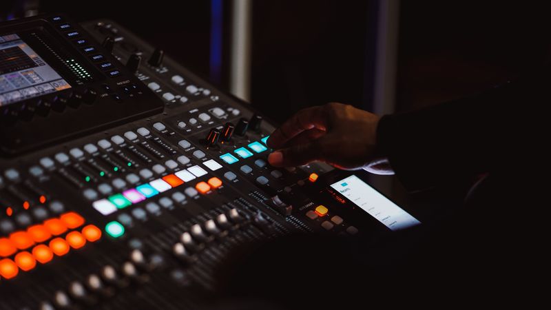 mixing console, hand, music, buttons, mixing, 4k