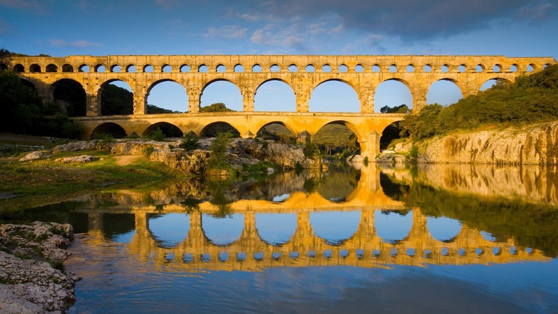 landscape, nature, bridge, clouds, sky, water ripples, rocks, trees, water, Pont du Gard, plants, France, aqueducts
