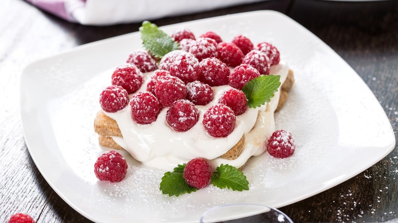 rasberry, sweets, plates, food, leaves