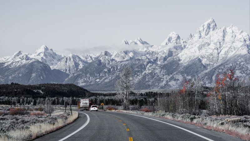 road, asphalt, mountains, turn, wyoming, 4k