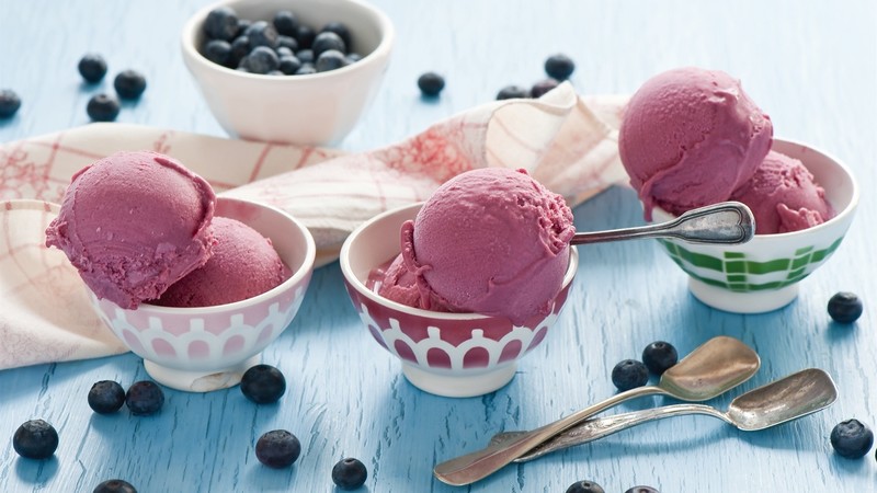 ice cream, cup, spoon, berries, table