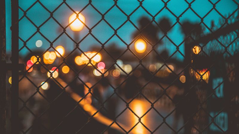 mesh, fence, blur, night, glare, 4k