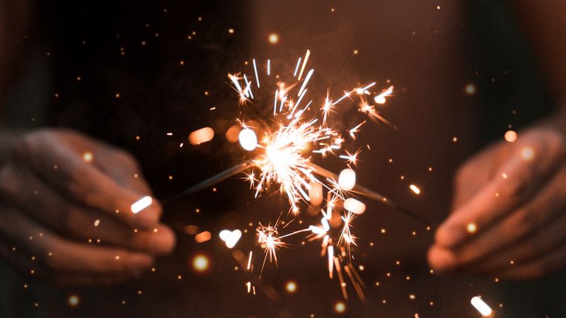 sparkler, spark, hands, shine, light, 4k