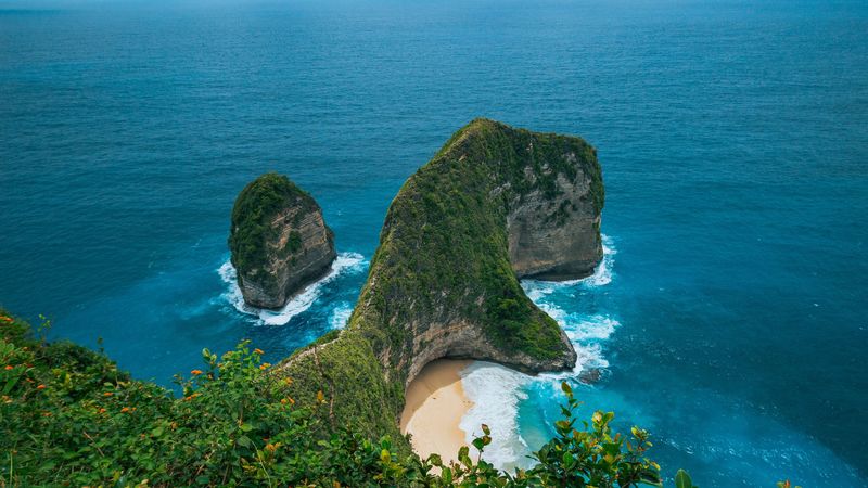 rock, cliff, sea, vegetation, 4k