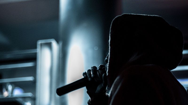 singer, microphone, performance, music, 4k